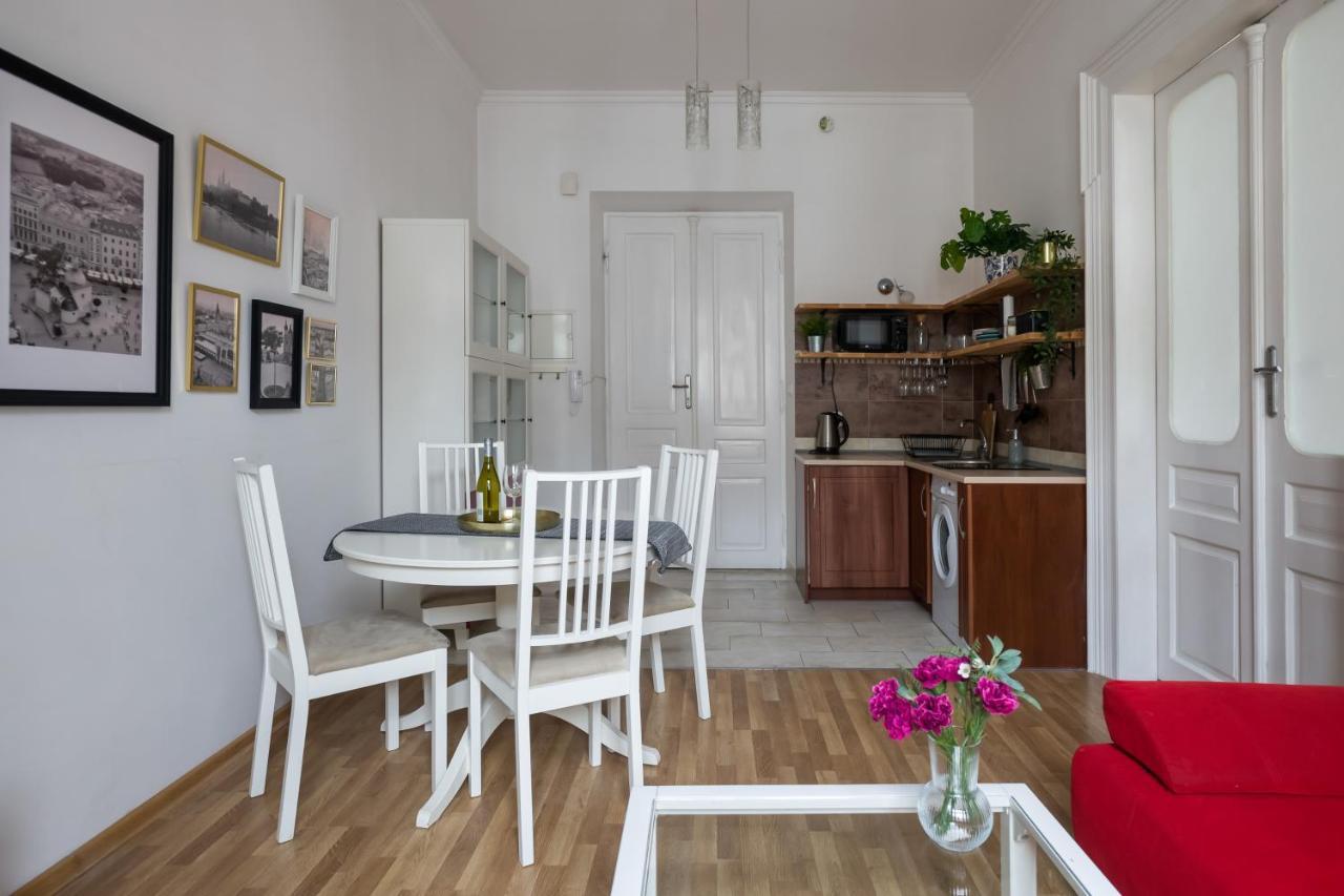 Discover Krakow Apartments - 3 Rakowicka St - Classic Apartments Near Main Station - Netflix Exterior foto
