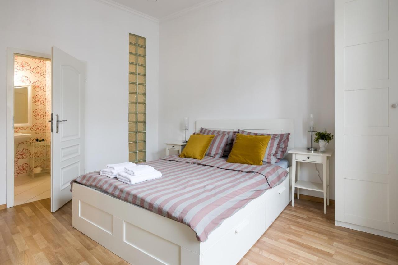 Discover Krakow Apartments - 3 Rakowicka St - Classic Apartments Near Main Station - Netflix Exterior foto