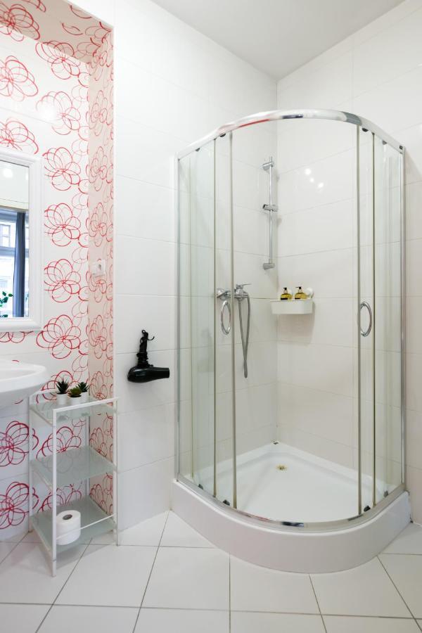 Discover Krakow Apartments - 3 Rakowicka St - Classic Apartments Near Main Station - Netflix Exterior foto