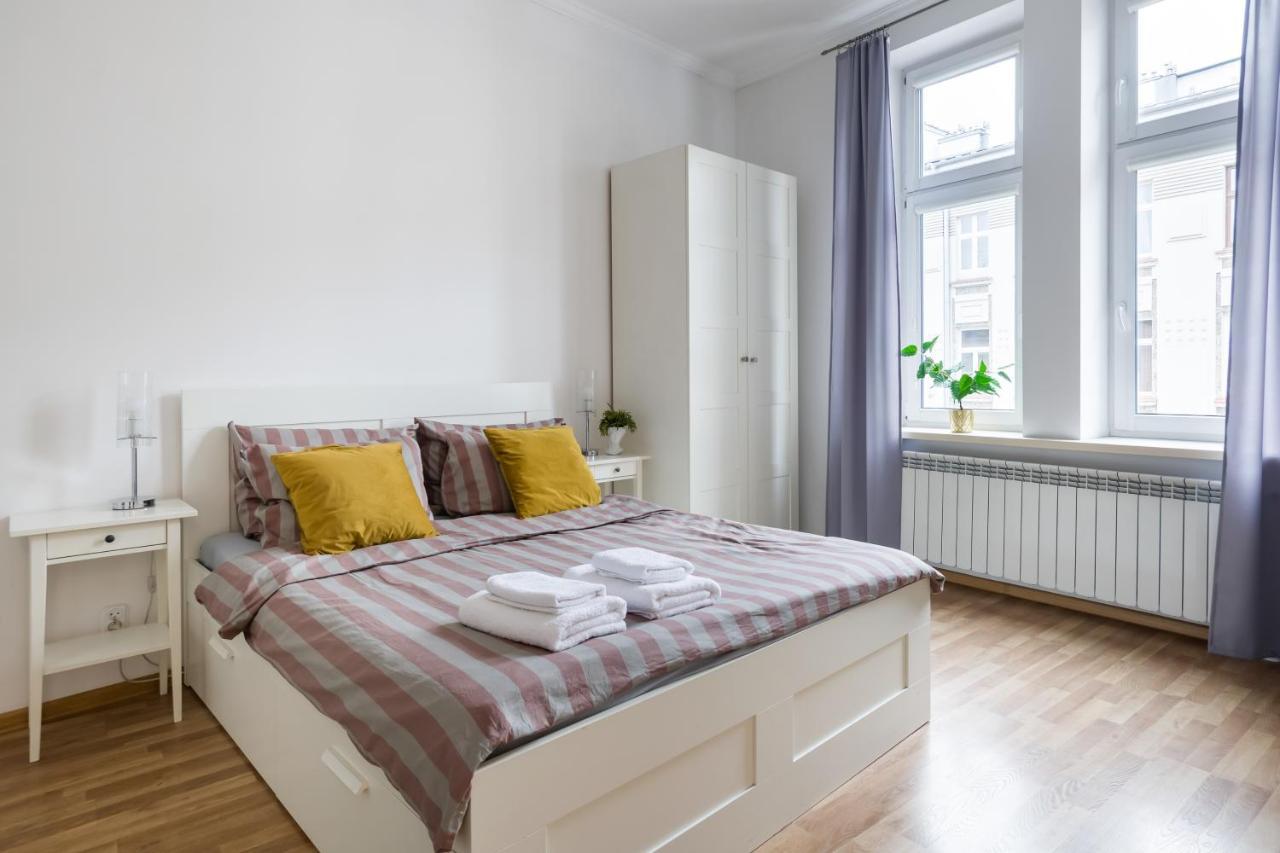 Discover Krakow Apartments - 3 Rakowicka St - Classic Apartments Near Main Station - Netflix Exterior foto